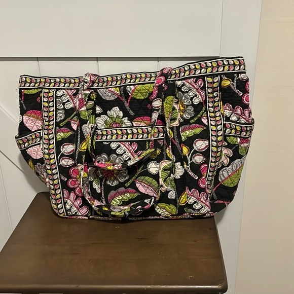 Reduced!  Vera Bradley large floral print tote travel bag - Picture 4 of 17